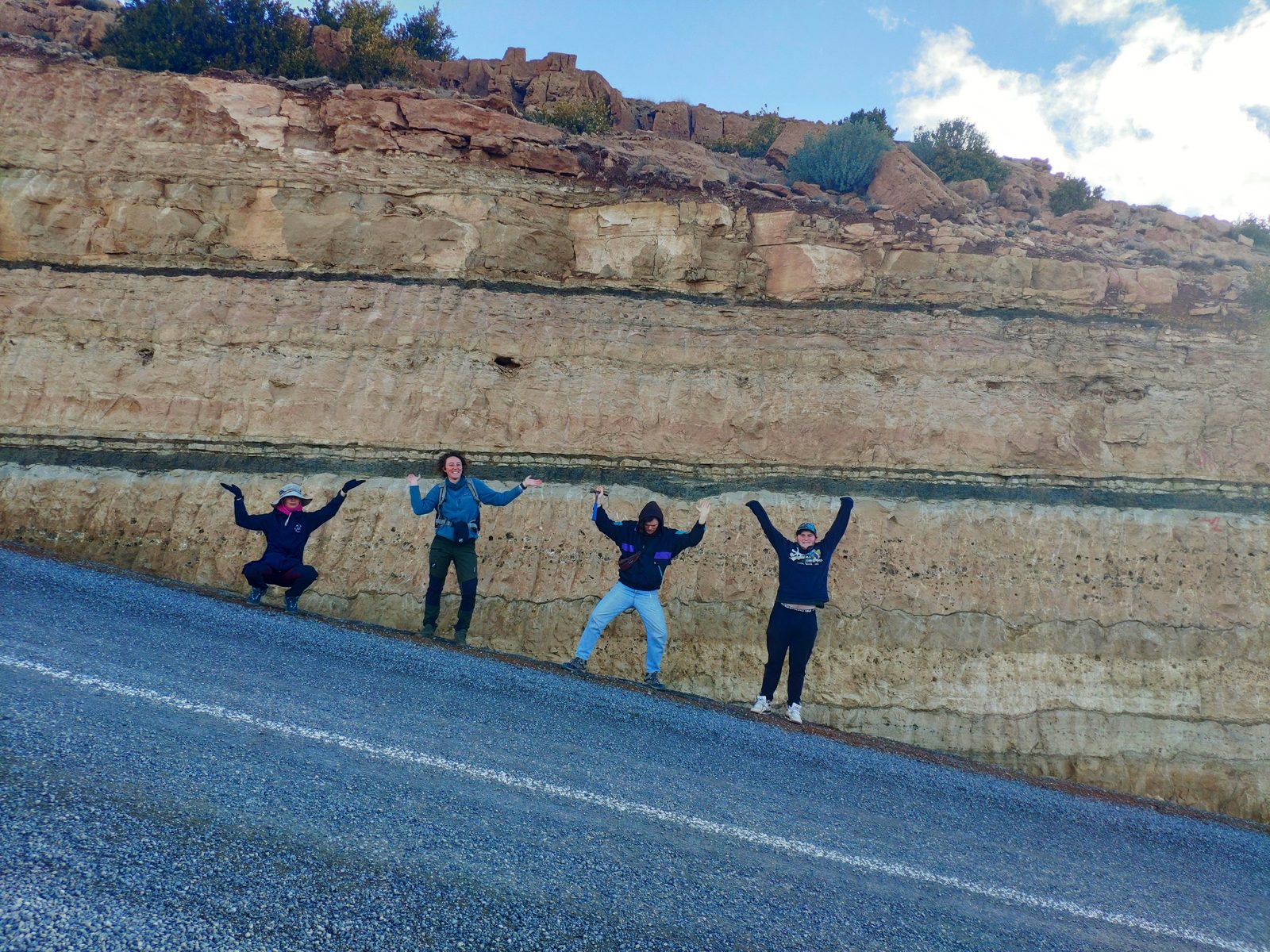 Groupe en repérage dans le Haut-Atlas marocain, avant d'y emmener un groupe